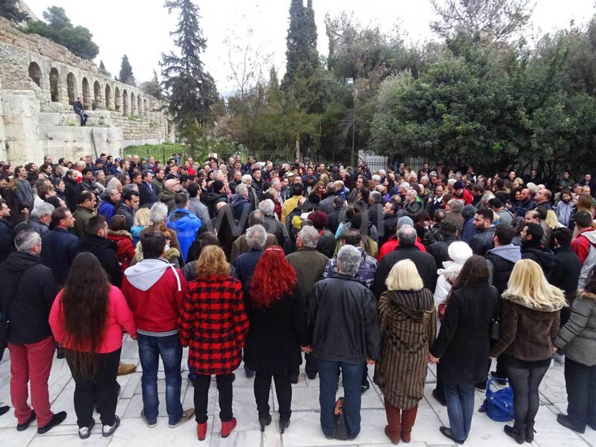 Αρτέμης Σώρρας: Ποιά Gucci; Σόου στην Ακρόπολη – «Άφωνοι» οι τουρίστες στο Ηρώδειο