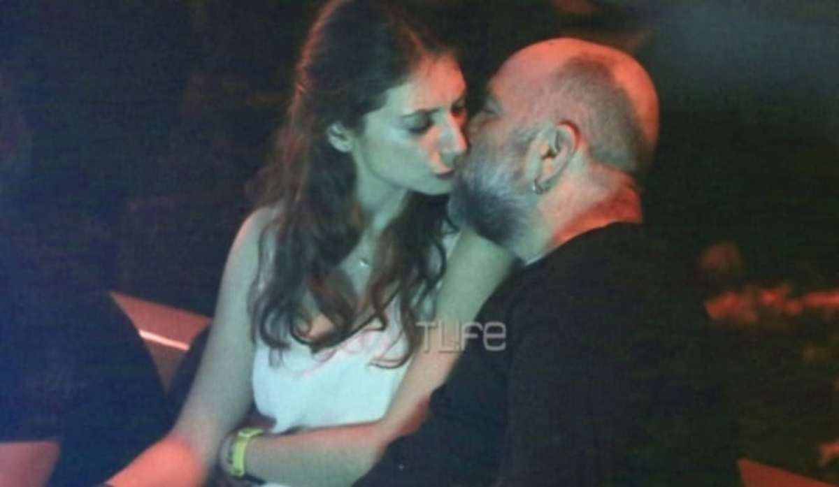 Μπάμπης Στόκας – Μυρτώ Ζομπανάκη: Τρυφερά φιλιά σε βραδινή έξοδο [pics]