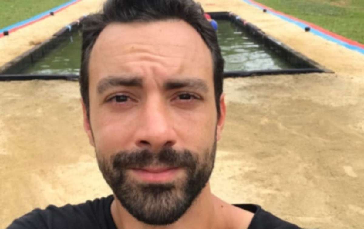 Σάκης Τανιμανίδης: «Όλο το βράδυ το πέρασα με ορό στο κρεβάτι και…»
