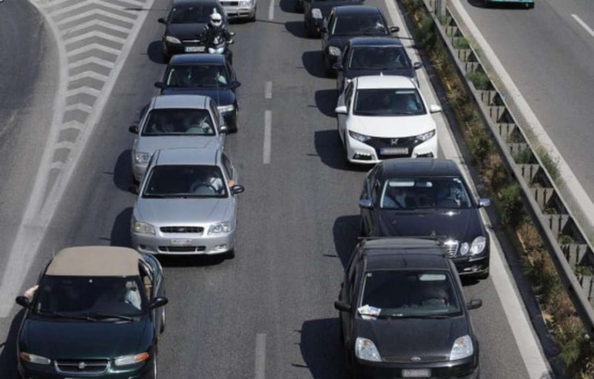 Ουρές χιλιομέτρων στην Ιόνια Οδό