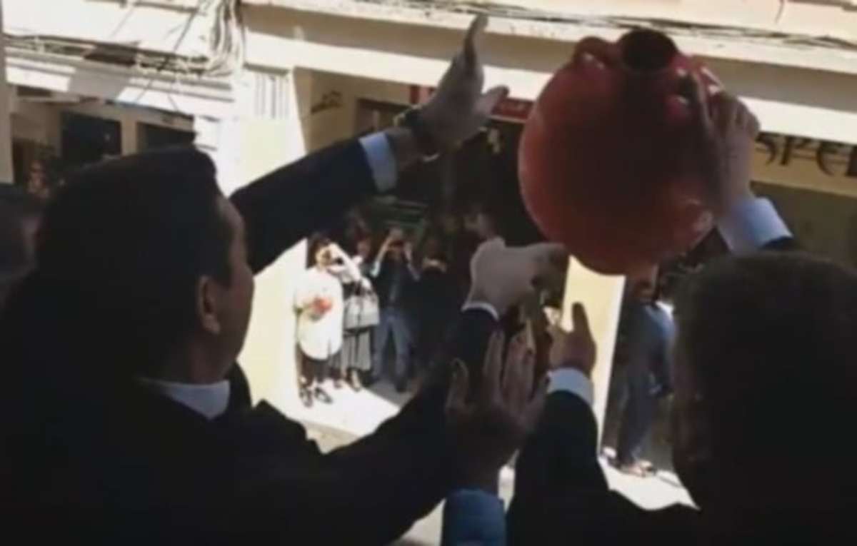 Τα έσπασε ο Τσίπρας – Η ατάκα για Σόιμπλε, τα γέλια και η Μπέτυ Μπαζιάνα [pics, vid]