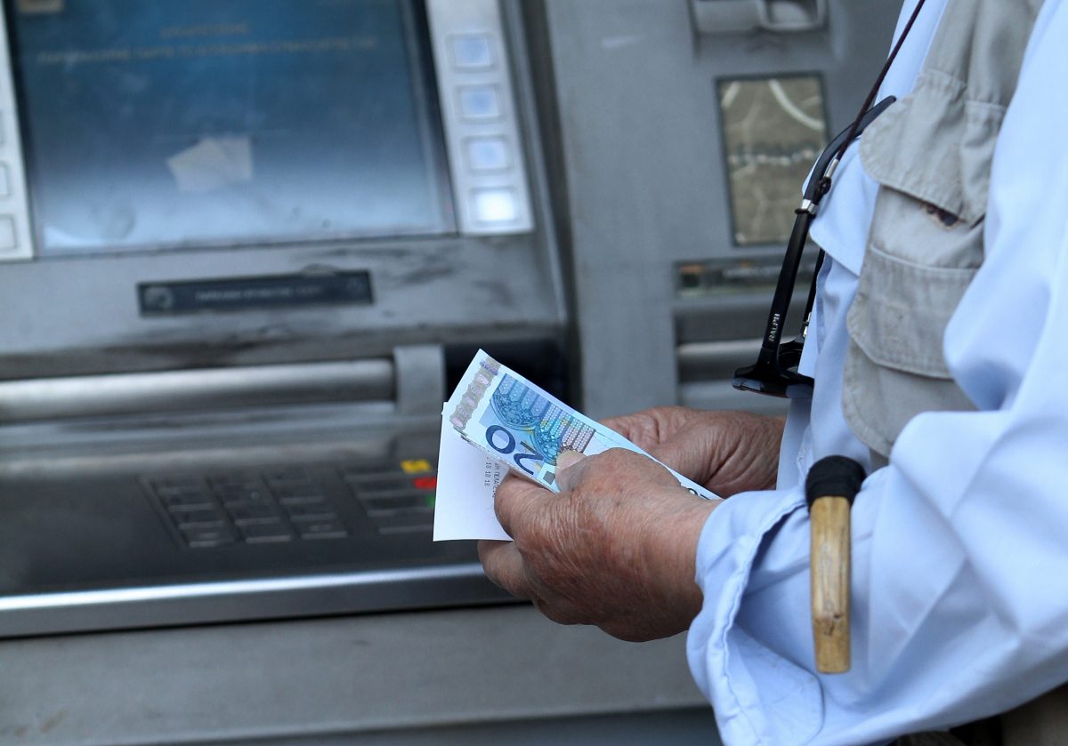 Capital controls – Τράπεζες: Αλλάζουν όλα – Πόσο αυξάνεται το όριο αναλήψεων