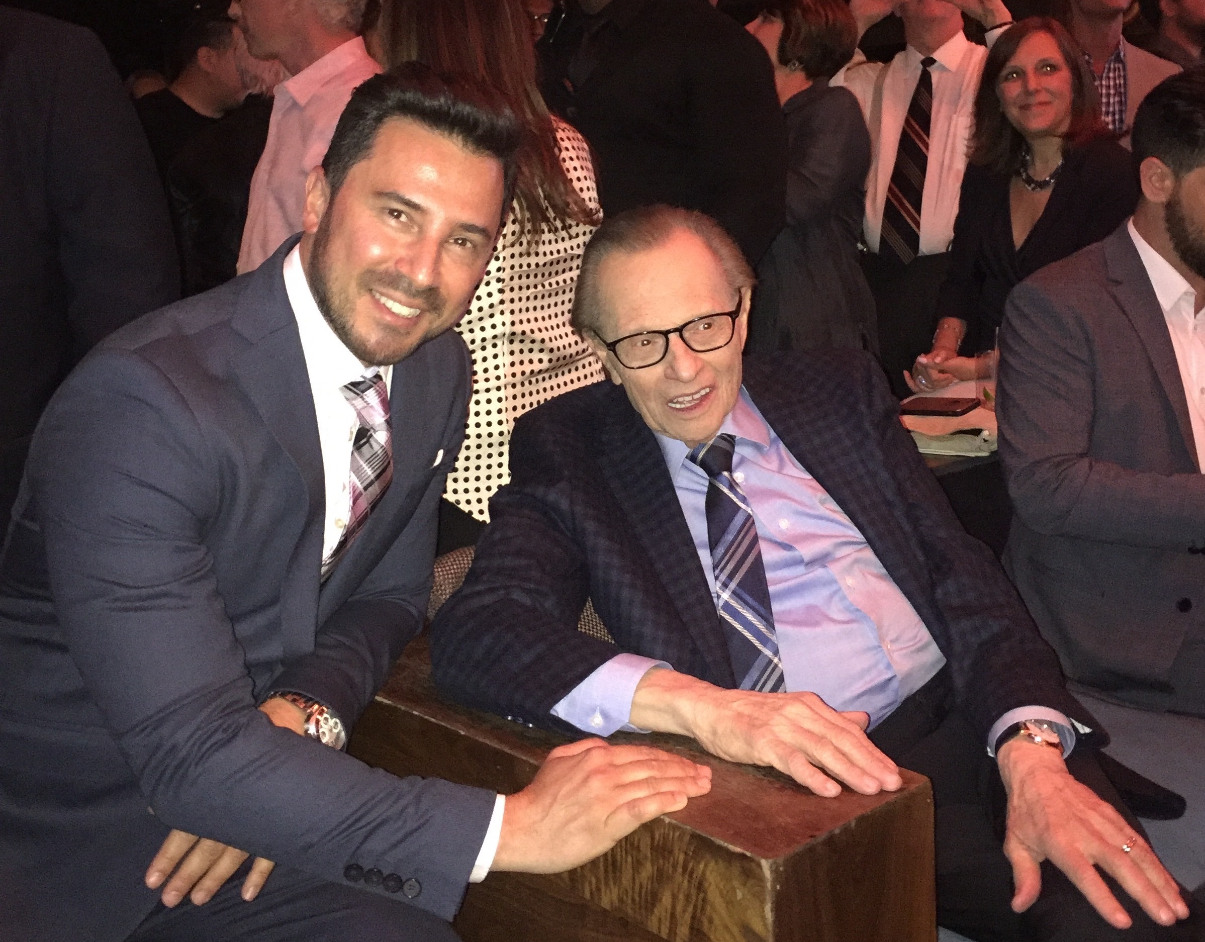 Ο Λάρι Κινγκ αποκλειστικά στο “Buzz” της COSMOTE TV