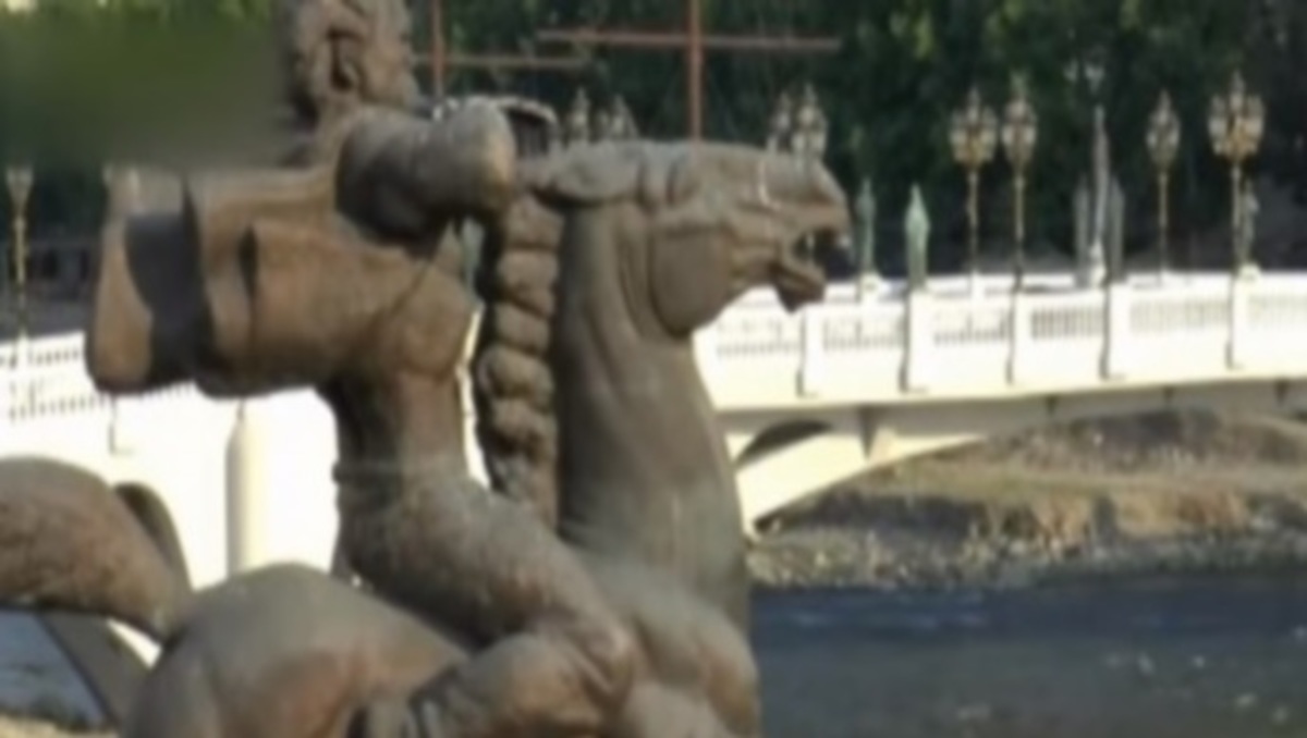 Σκόπια: Απεταξάμην τον Μεγάλο Αλέξανδρο! Ρίχνουν τα αγάλματα του – Τέλος στο “εθνικιστικό κιτς”