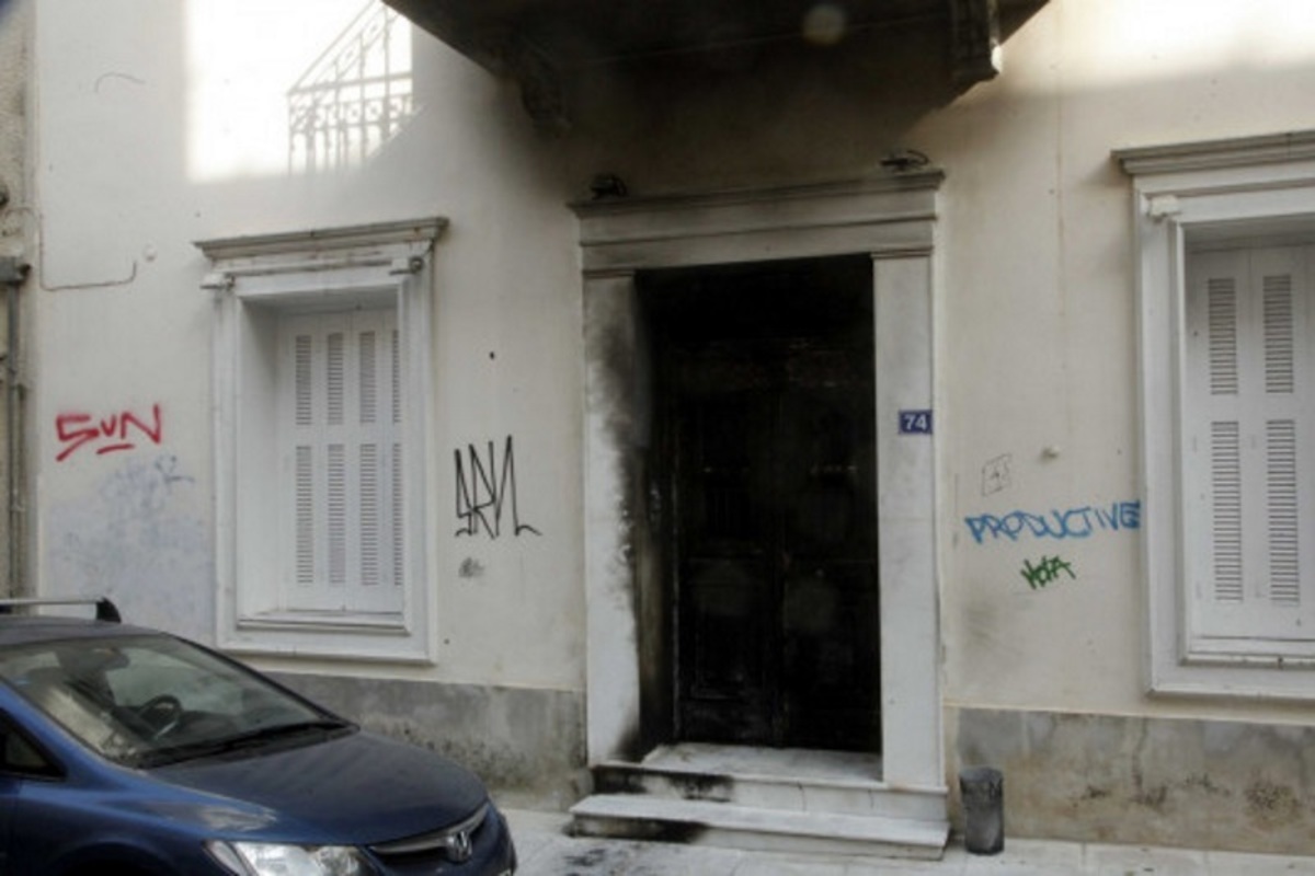 Καταδρομική επίθεση στο σπίτι του Αλέκου Φλαμπουράρη