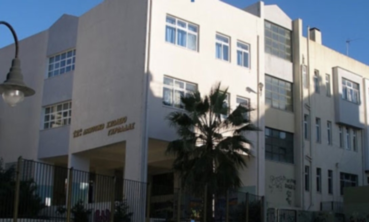 Αγοράκι έπεσε στο κενό σε Δημοτικό της Γλυφάδας! Οι πρώτες πληροφορίες για τον τραυματισμό του