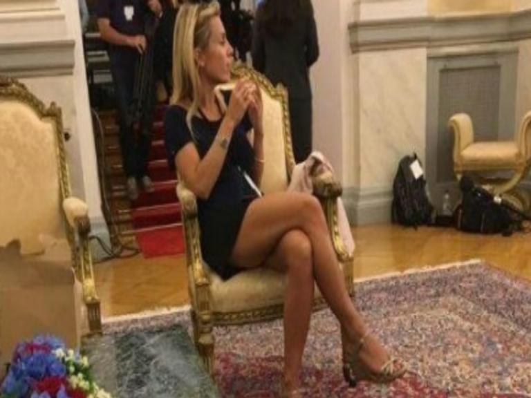 Oh là là! “Φωτιά” η γαλλίδα δημοσιογράφος στο Προεδρικό! [pic]