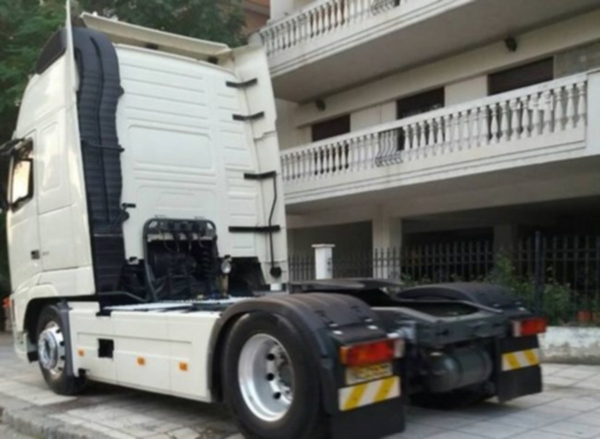 Θεσσαλονίκη: Βγήκε στο μπαλκόνι του και «κουφάθηκε» – Η εικόνα που σαρώνει τα social media [pics]