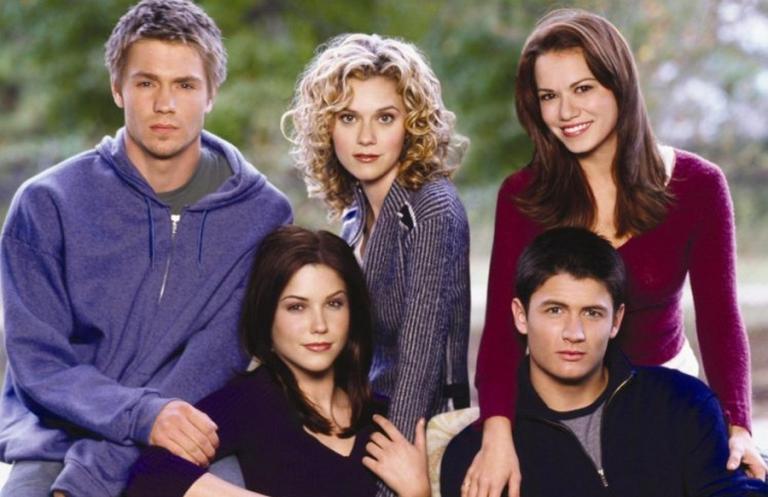 Το καστ του One Tree Hill κατηγορεί για σεξουαλική παρενόχληση τον Mark Schwahn