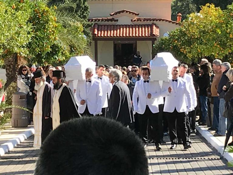 Θρήνος στη Νέα Σμύρνη – Το τελευταίο αντίο στον Βασίλη και τον Σταύρο