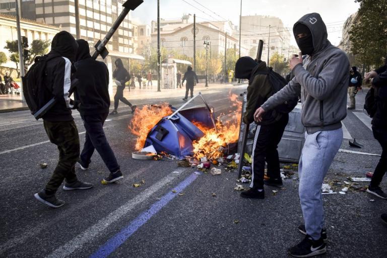 Πορεία για τον Αλέξανδρο Γρηγορόπουλο – Επεισόδια, οδοφράγματα και καταστροφές