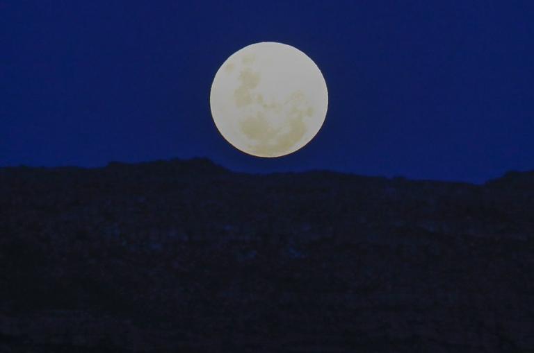 Η Σούπερ Σελήνη έκανε… τη νύχτα, μέρα! Μαγικές εικόνες [pics]