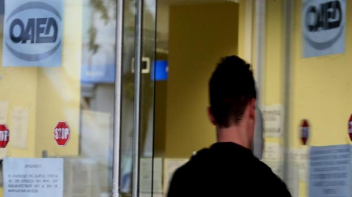 Χριστουγεννιάτικο “δώρο” Αχτσιόγλου στους ανέργους! Ανακοίνωσε έκτακτο επίδομα «νεανικής αλληλεγύης» – Ποιους αφορά