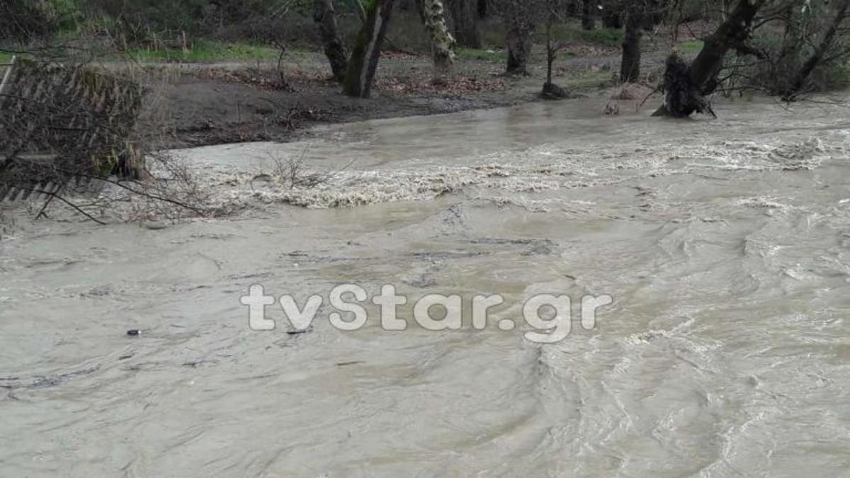 Καιρός: Χιόνισε σε Φθιώτιδα, Ευρυτανία – Συναγερμός για τον «φουσκωμένο» Σπερχειό – Κατολίσθηση στην Ε.Ο. Λαμίας – Καρπενησίου