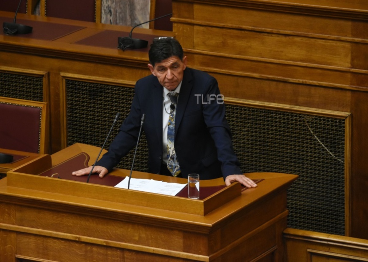 Γεράσιμος Σκιαδαρέσης: Ανέβασε θεατρική παράσταση στη Βουλή