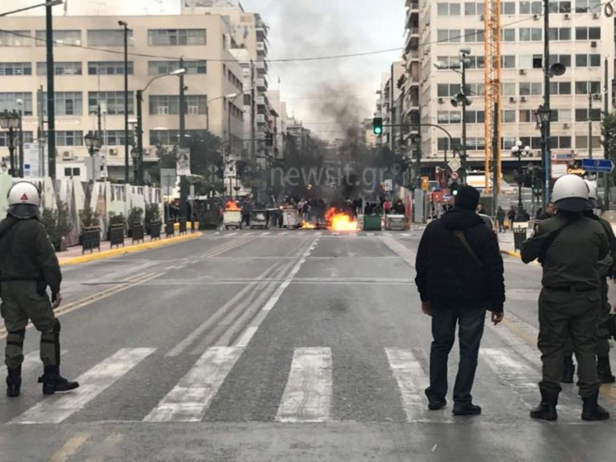 Επεισόδια στον Πειραιά μεταξύ οπαδών του Ολυμπιακού κι Αστυνομίας