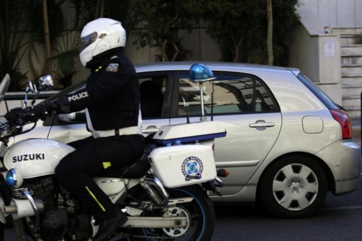 Πανικός στον Άγιο Παντελεήμονα – Ενοικιαστής επιτέθηκε με μαχαίρι και οξύ σε αστυνομικούς για να μην του κάνουν έξωση