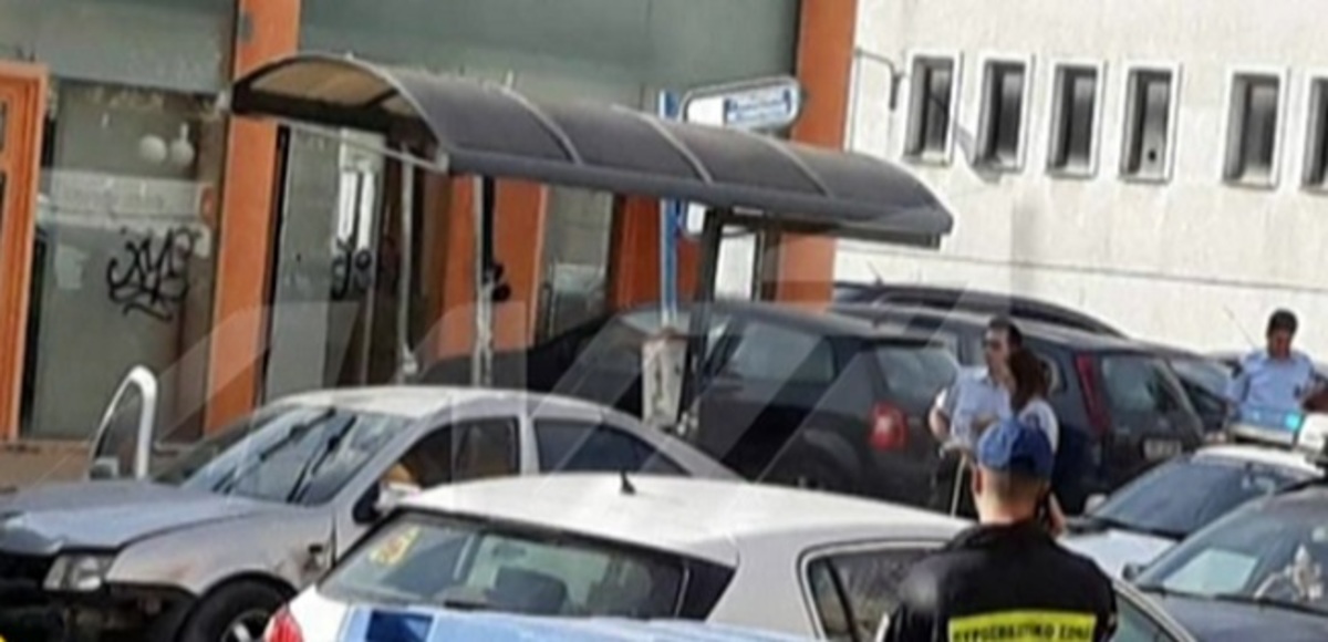 Αυτοκίνητο έπεσε σε στάση λεωφορείου στη Μεταμόρφωση – Ένας νεκρός, τρεις τραυματίες