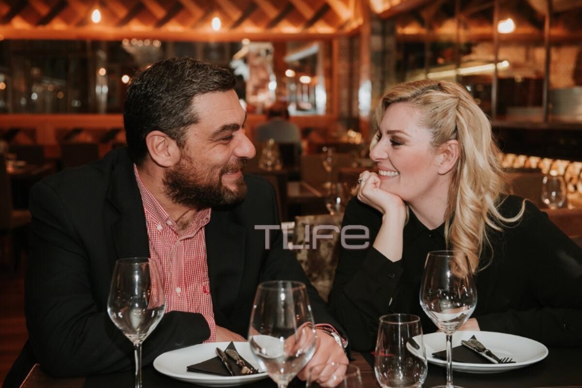 Eλισάβετ Μουτάφη – Μάνος Νιφλής: Γάμος στην Σαντορίνη!