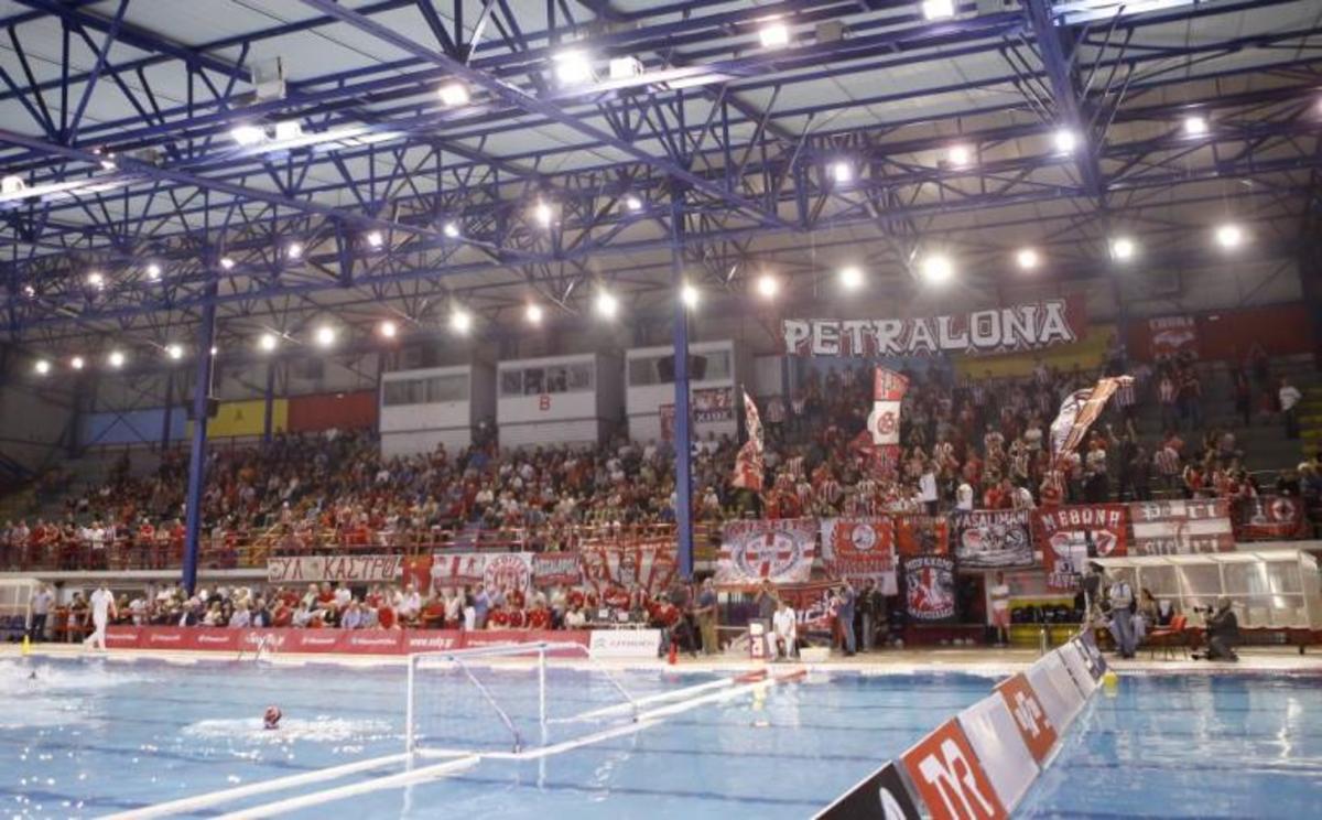Χαμός στο Ολυμπιακός – Βουλιαγμένη! Ρίψη αντικειμένων, τραυματισμός και διακοπή [vid]