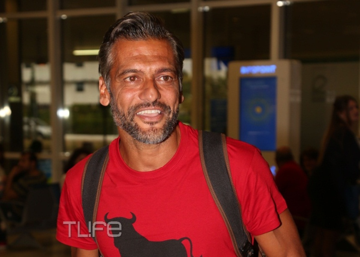 Επέστρεψε στην Ελλάδα ο Στέλιος Κρητικός! Τα καυτά φιλιά με την σύζυγό του και η συγκίνηση μόλις αντίκρισε τους γιους του