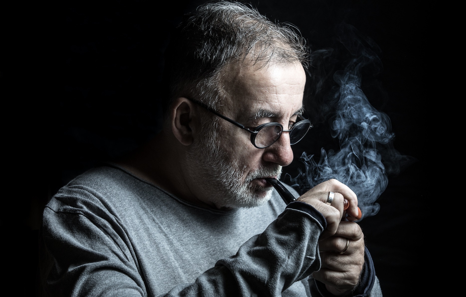 Θάνος Μικρούτσικος