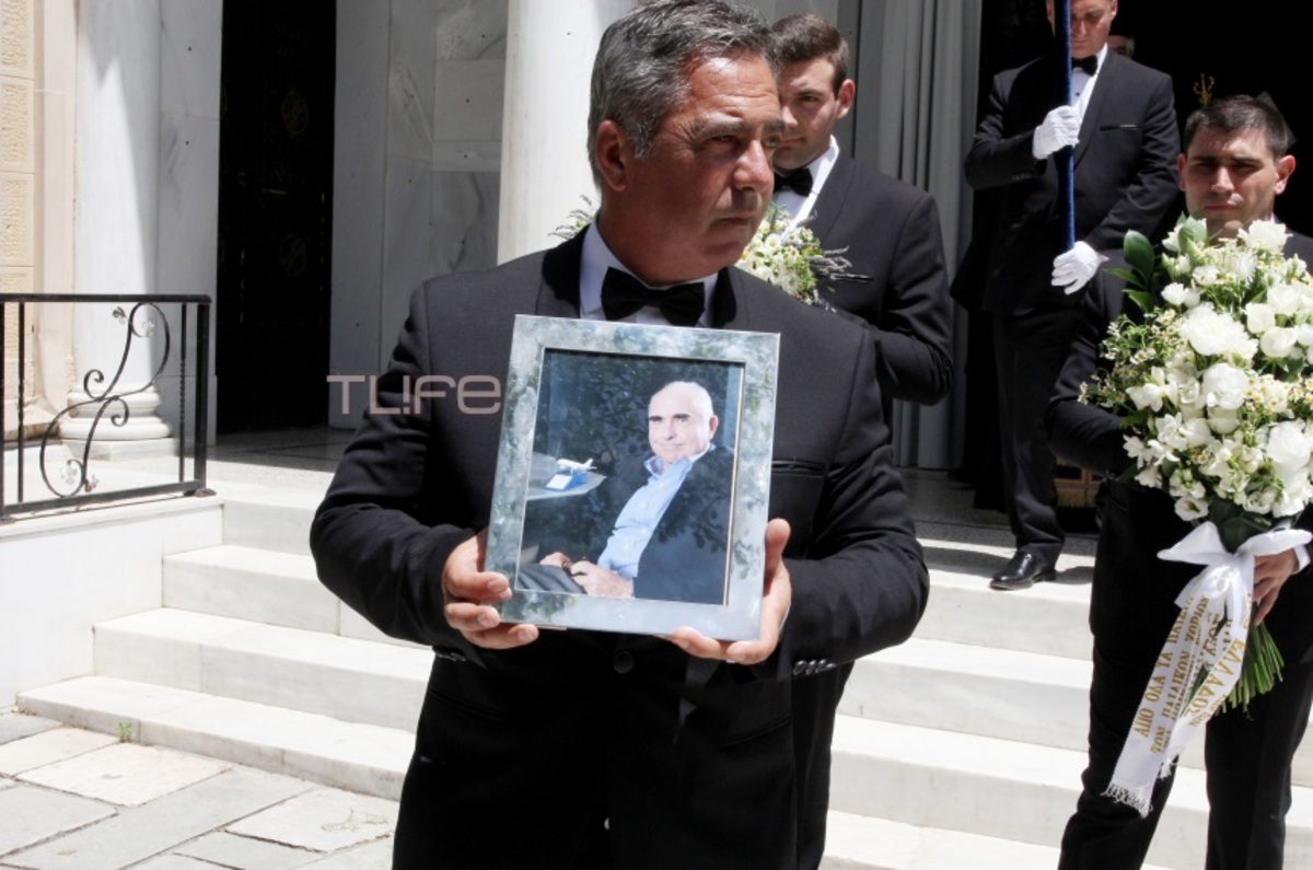 Θεόδωρος Βασιλάκης: Σύσσωμος ο πολιτικός και δημοσιογραφικός κόσμος στην κηδεία του