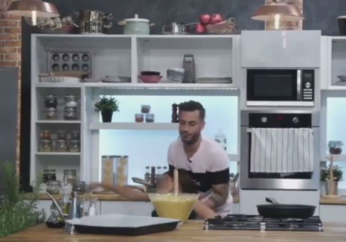 Γνωστή ηθοποιός λιποθυμά on camera πέφτοντας στα χέρια του Γιώργου Τσούλη! [vid]