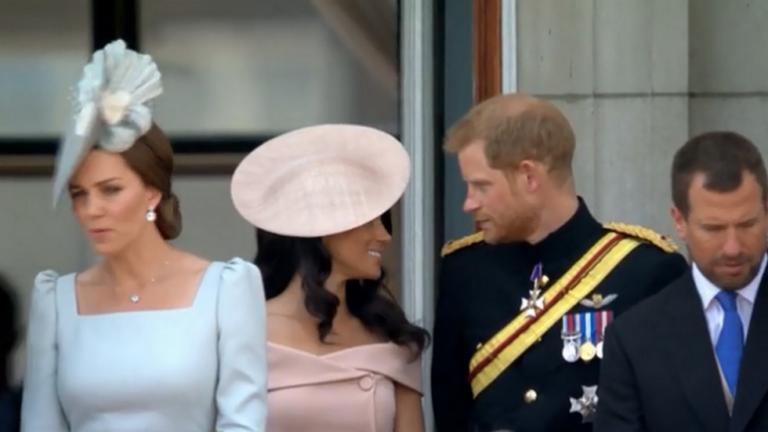 Τι έλεγαν πρίγκιπας Χάρι – Μέγκαν Μαρκλ στο μπαλκόνι του Μπάκιγχαμ