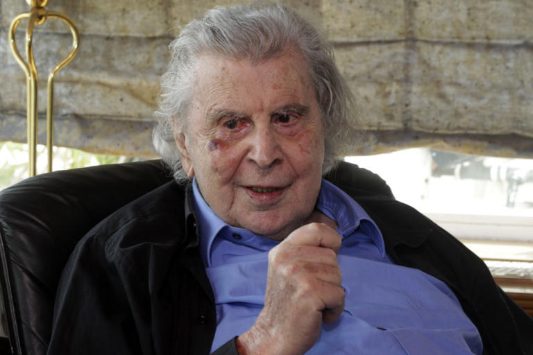 Μίκης Θεοδωράκης: Η Ελλάδα κατάντησε χειρότερη κι από Μπανανία