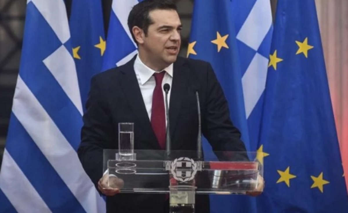 “Η Ελλάδα επιστρέφει στους Έλληνες” λέει ο… γραβατωμένος Αλέξης Τσίπρας!