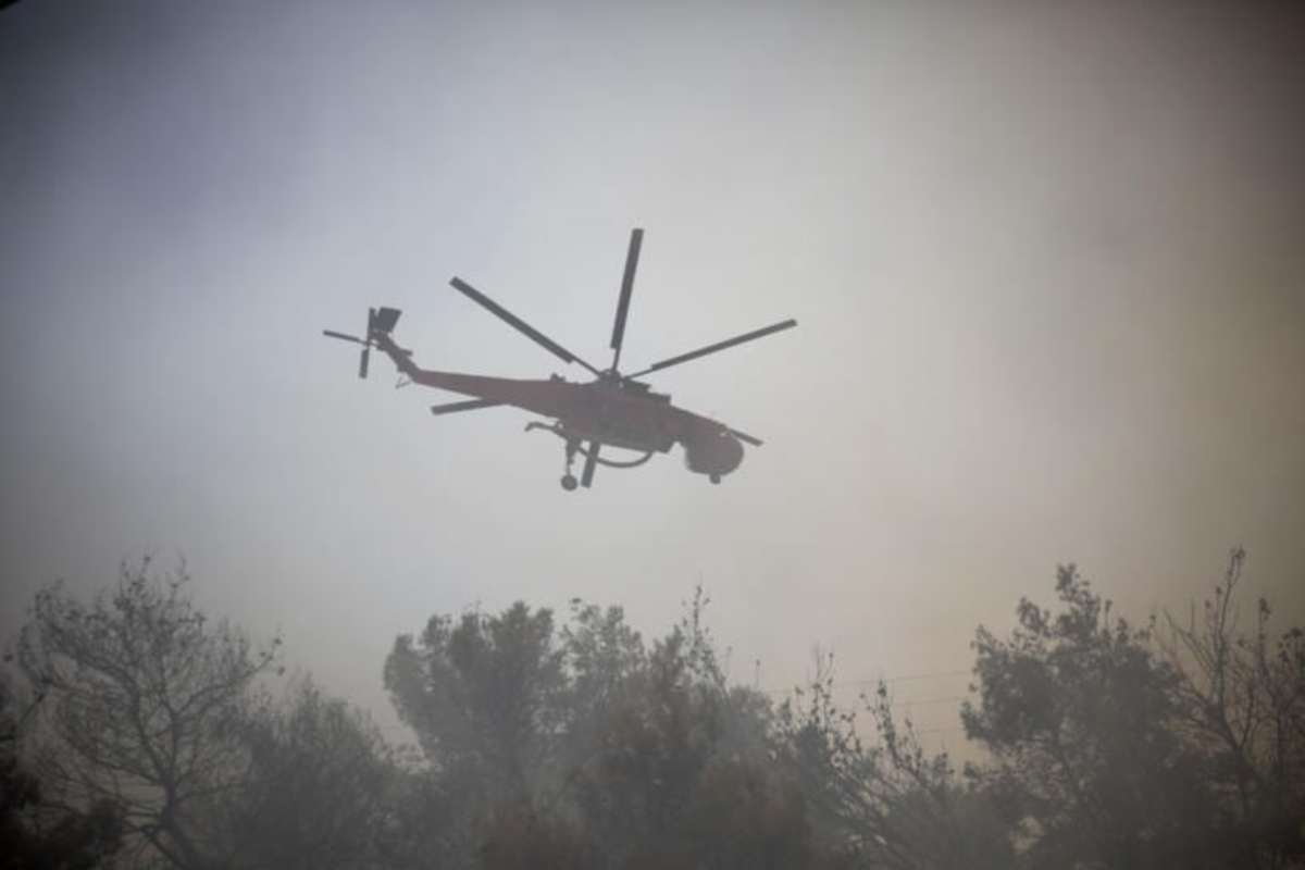 Συναγερμός στην Παλαιά Φώκαια – Μεγάλη φωτιά στην Καμάριζα