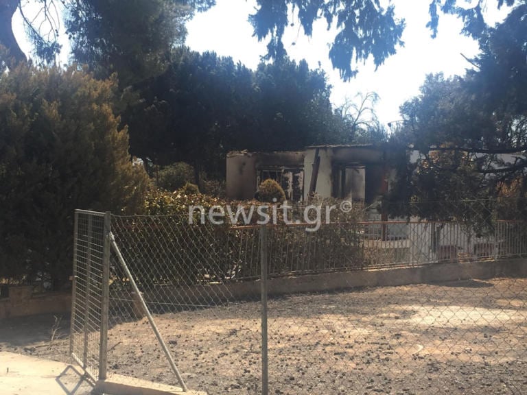 Live: Οι στάχτες κρύβουν θάνατο – Νεκρή βρέθηκε ηλικιωμένη σε σπίτι στο Μάτι
