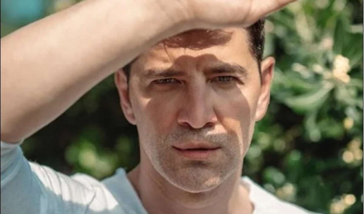 Σάκης Ρουβάς: Η φωτογραφία από τις διακοπές του στην Ίο που ανάβει “φωτιές”!