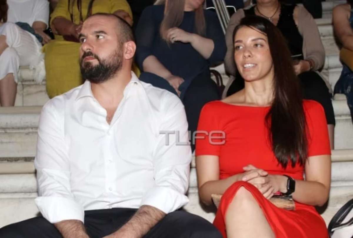 Δημήτρης Τζανακόπουλος: Στο Ηρώδειο με γοητευτική συνοδό! [pics]