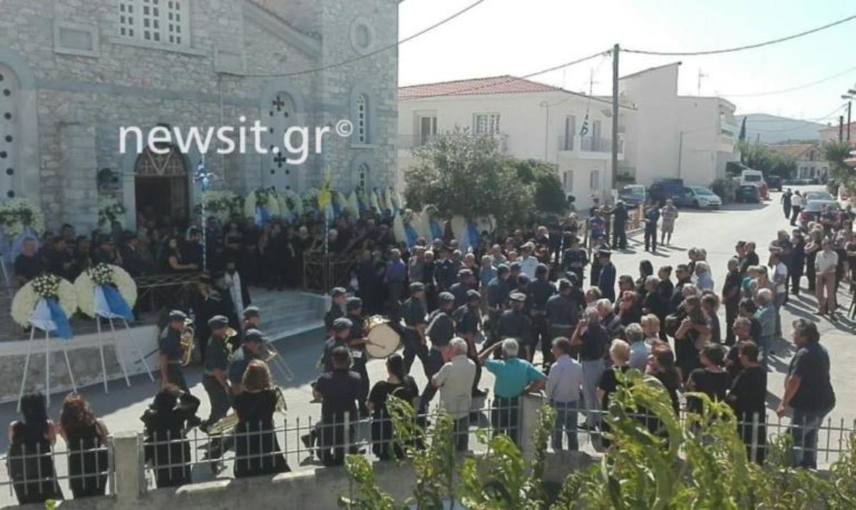 Εύβοια: Η κηδεία του Επισμηναγού Νικόλαου Βασιλείου – Ραγίζουν καρδιές τα παιδιά και η γυναίκα του [pics]
