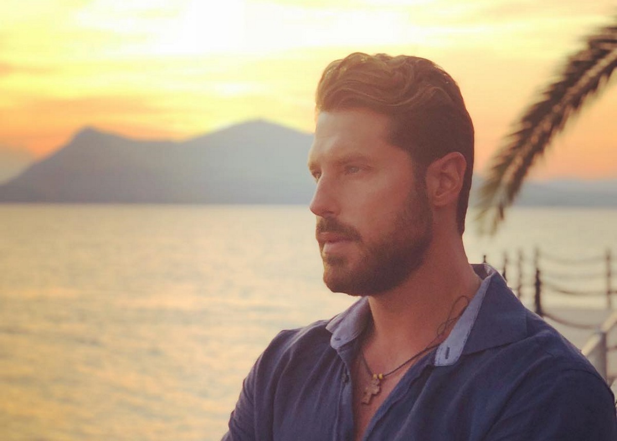 Πράξη ανθρωπιάς από τον Νάσο Παπαργυρόπουλο – Η επιταγή για τους πληγέντες στο Μάτι! video