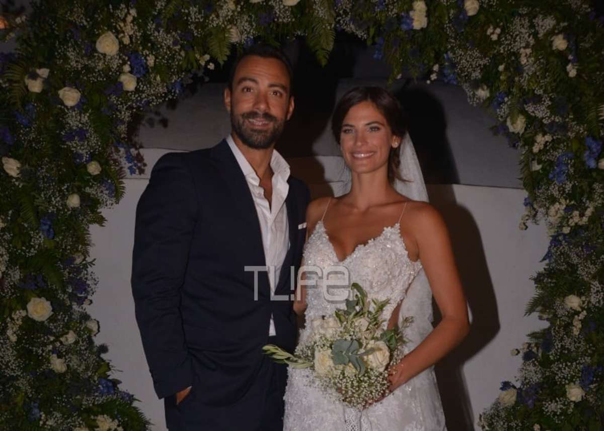 Σάκης Τανιμανίδης – Χριστίνα Μπόμπα: Το φωτογραφικό άλμπουμ του λαμπερού γάμου τους στην Σίφνο!