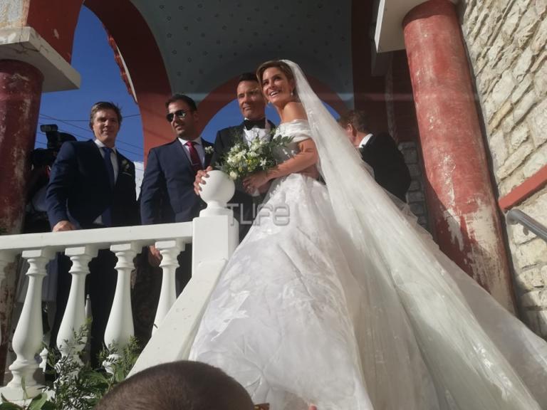 Μαρία Μενούνος – Keven Undergaro: Οι πρώτες εικόνες από το γάμο τους στο Άκοβο Αρκαδίας!