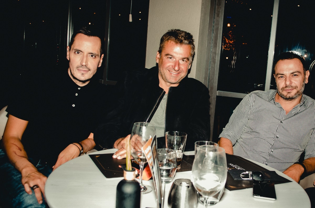 Πού συναντιούνται οι celebrities όταν πέφτει η νύχτα;