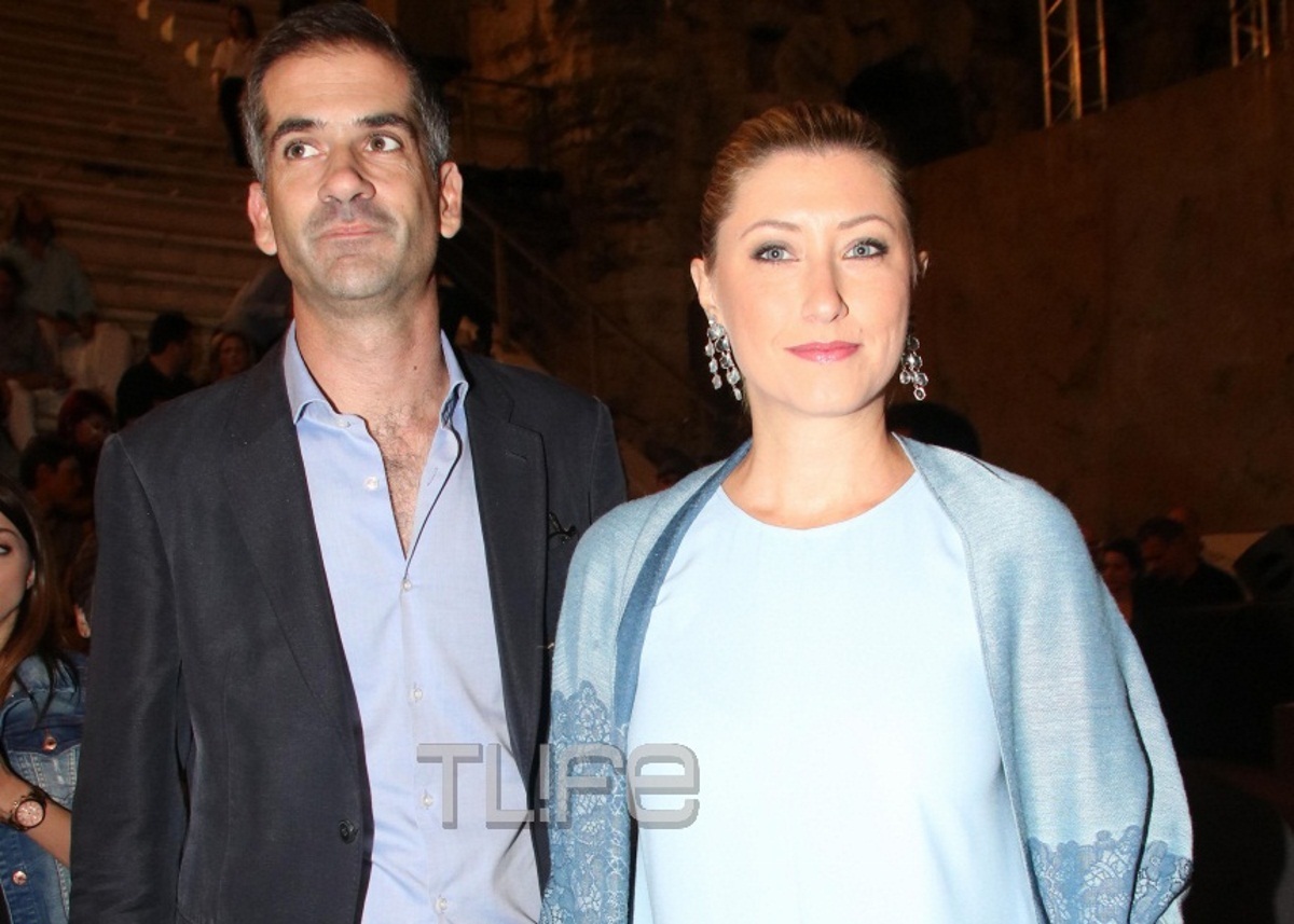 Σία Κοσιώνη – Κώστας Μπακογιάννης: Πιασμένοι χέρι χέρι στο Ηρώδειο!