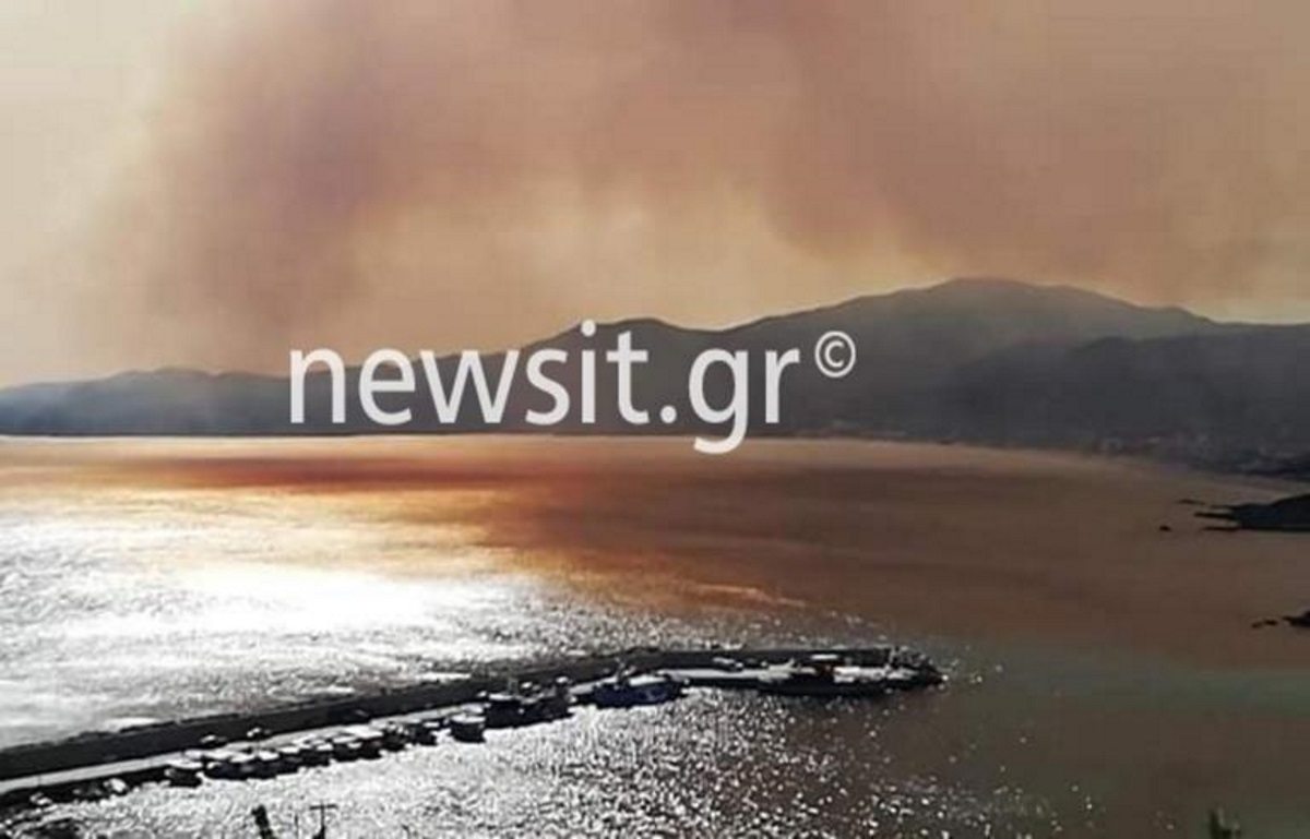 Μαίνεται η φωτιά στη Χαλκιδική! Κάτοικοι εγκαταλείπουν τα σπίτια τους