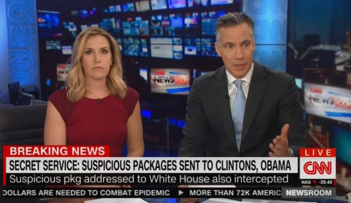 CNN: Η στιγμή που χτυπά συναγερμός on air! Σαστισμένοι οι παρουσιαστές – video