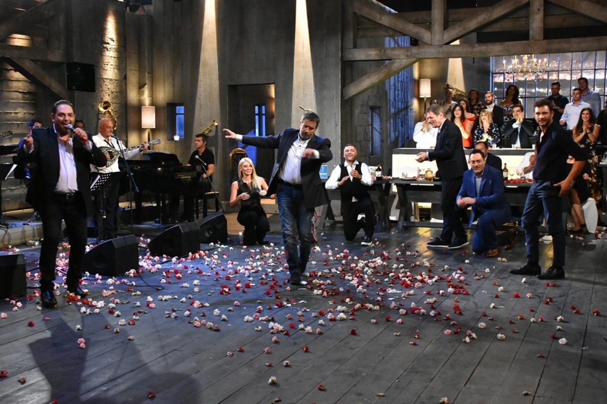 Στην υγειά μας ρε παιδιά: Αφιέρωμα στον Στράτο Διονυσίου