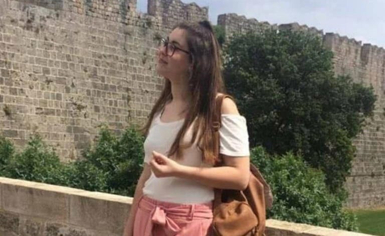 Έγκλημα στη Ρόδο: Ραγίζουν καρδιές οι γονείς της 21χρονης φοιτήτριας