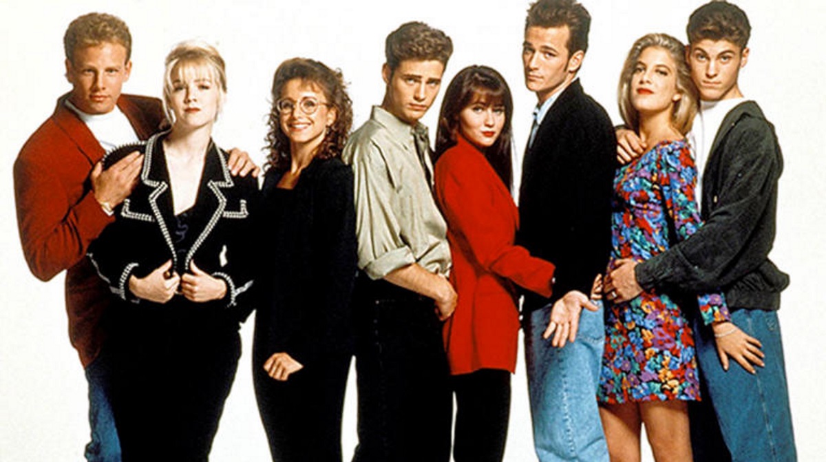 Ξανακρεμάστε τις αφίσες! Το Beverly Hills 90210 επιστρέφει!