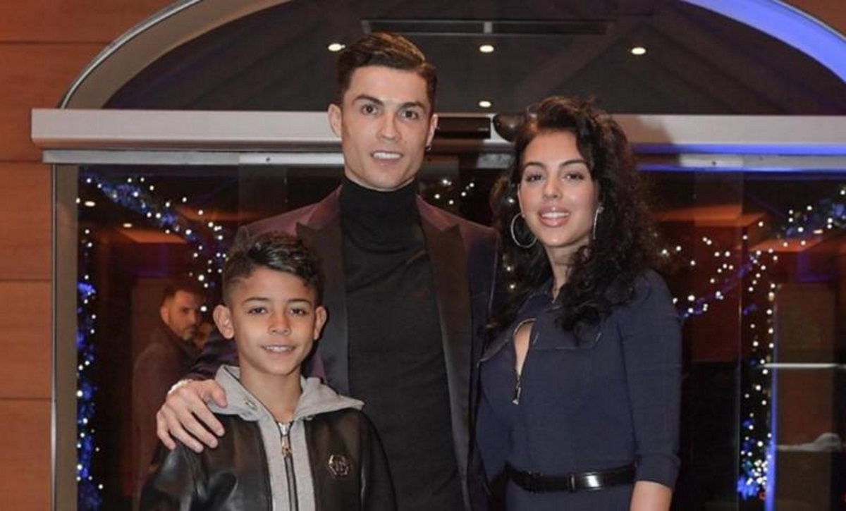 Χριστούγεννα στην παραλία με τον… Άγιο Βασίλη για τον Κριστιάνο Ρονάλντο