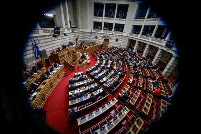 Πέρασε με 153 “ναι” η Συμφωνία των Πρεσπών – 146 τα “όχι” κι ένα παρών από τον Ψαριανό