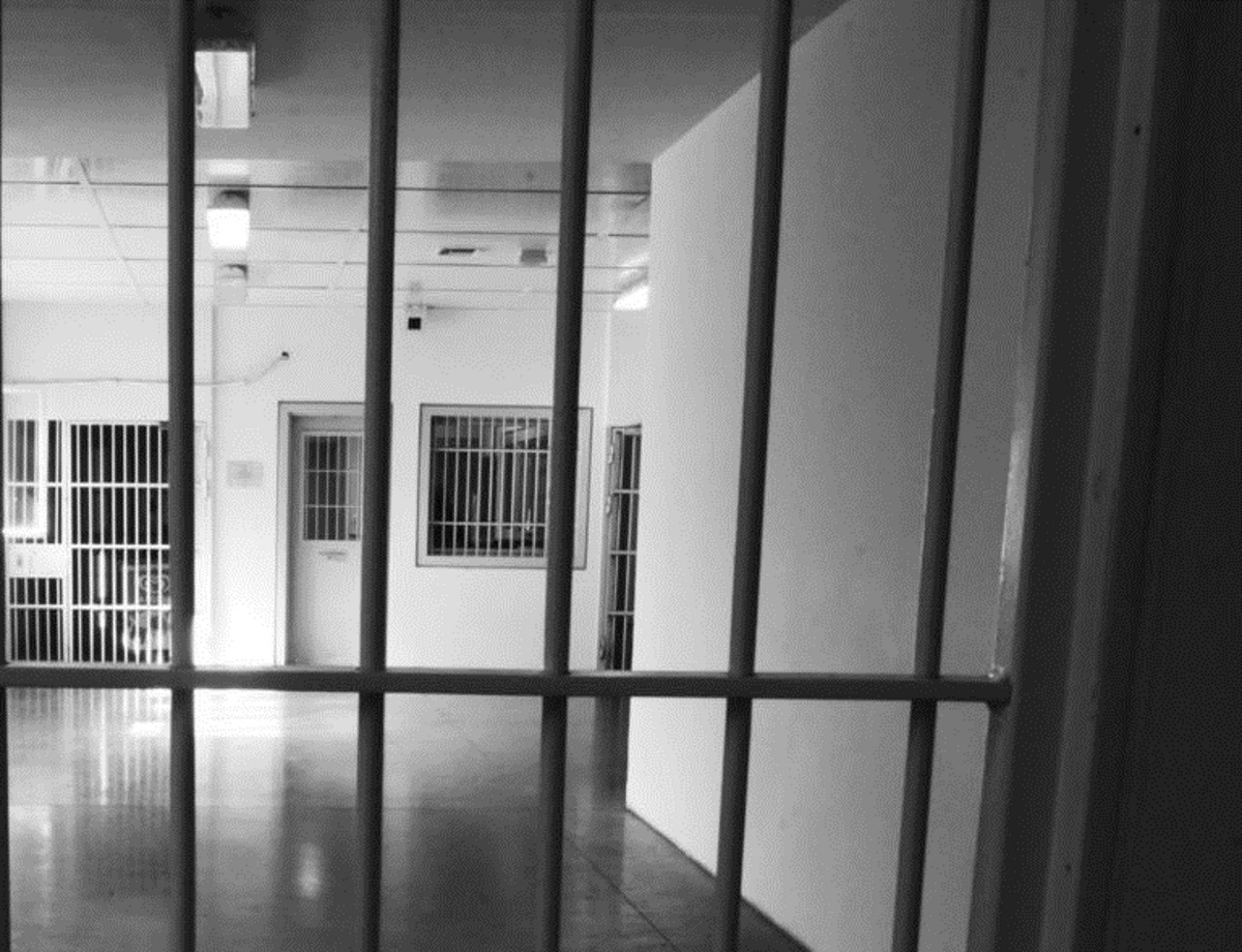 Αιματηρό επεισόδιο στις φυλακές Κασσάνδρας – Κρατούμενος πήρε όμηρο σωφρονιστικό – Τραυμάτισε με γκασμά αρχιφύλακα