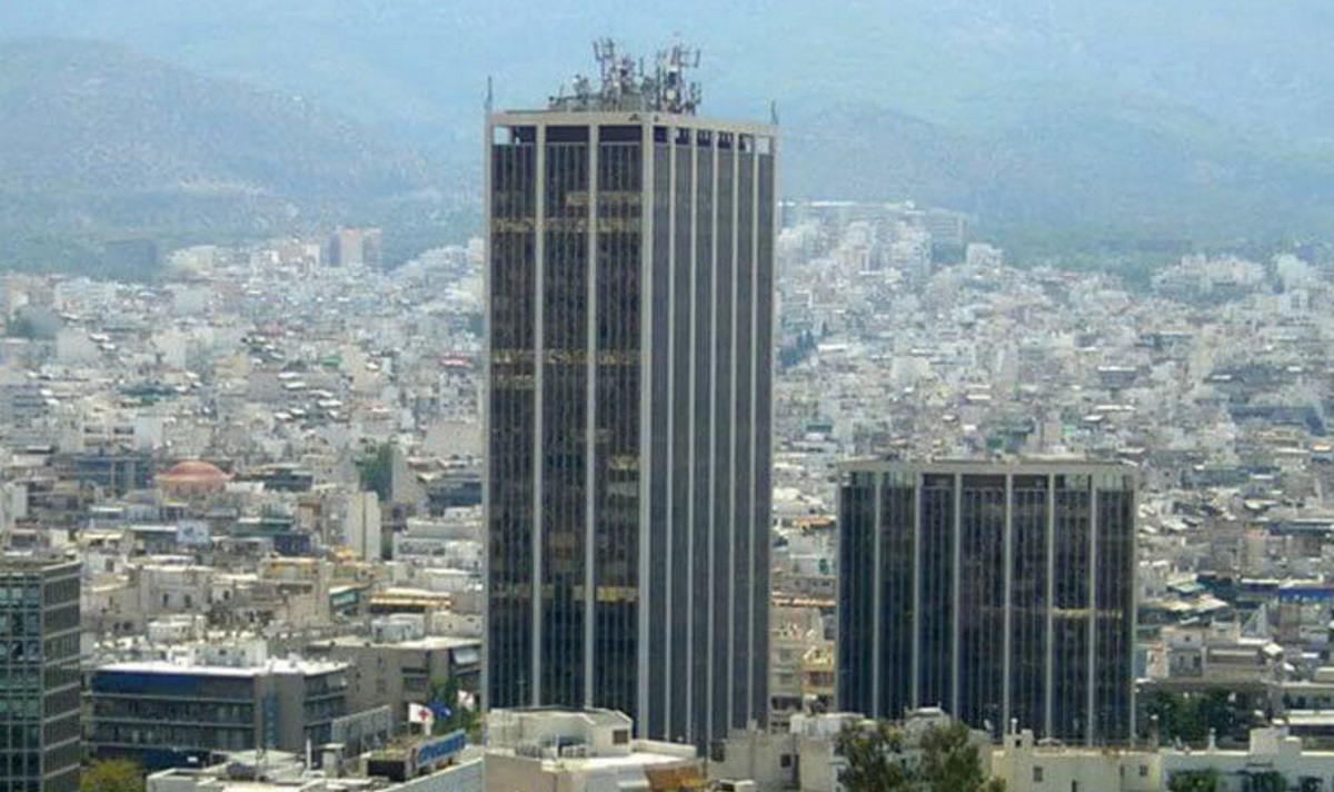 Άνδρας πήδηξε από την ταράτσα του πύργου των Αθηνών!
